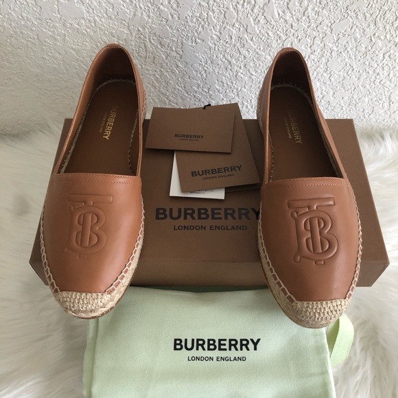 X SOLD X  BURBERRY Motif Lambskin Espadrilles - Picture 2 of 7
